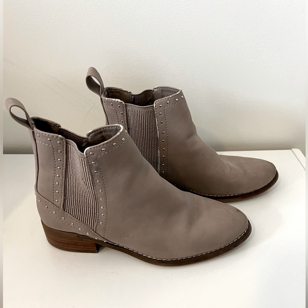 Tan Heel Boots